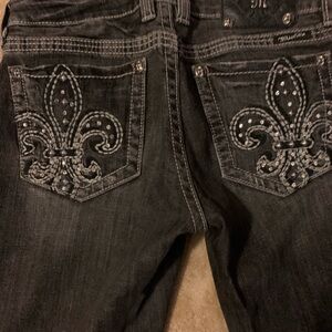 Elegant Fleur-de-Lis Embroidered Jeans